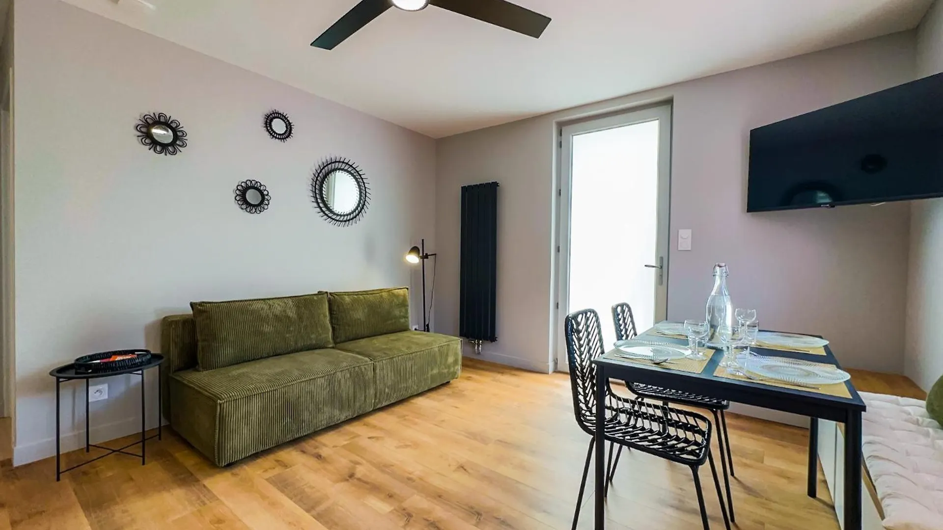 Serenity Suite Venissieux 0*,