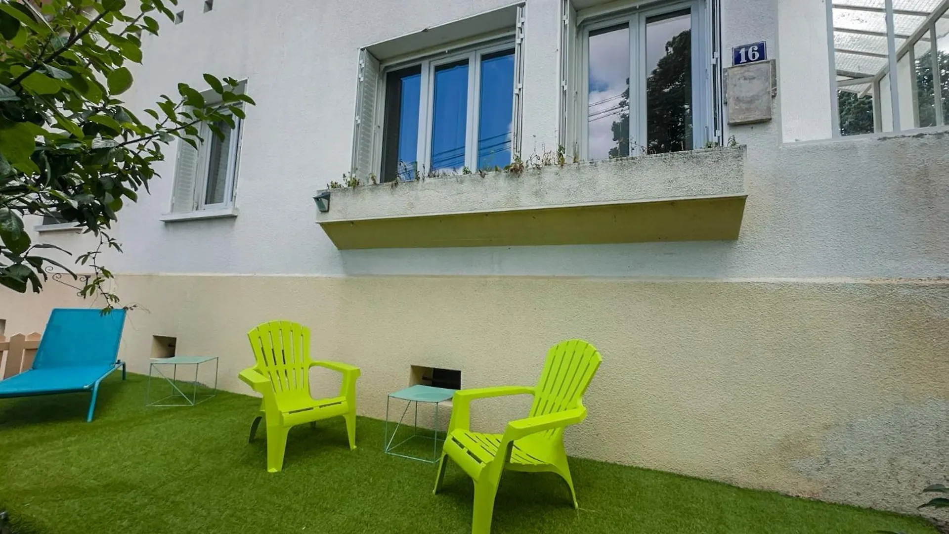 Serenity Suite Venissieux 0*,