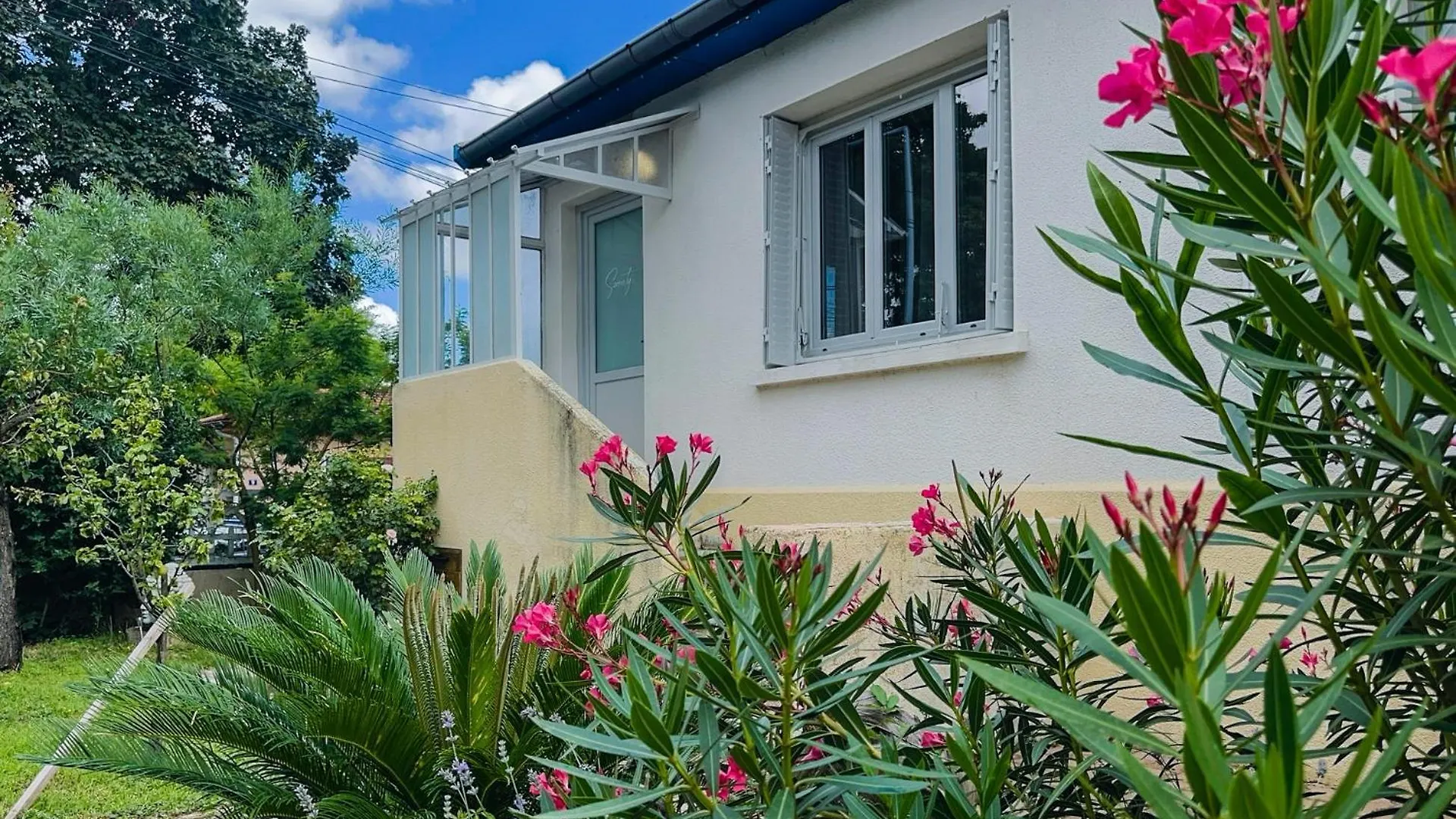 Serenity Suite Venissieux 0*,  France